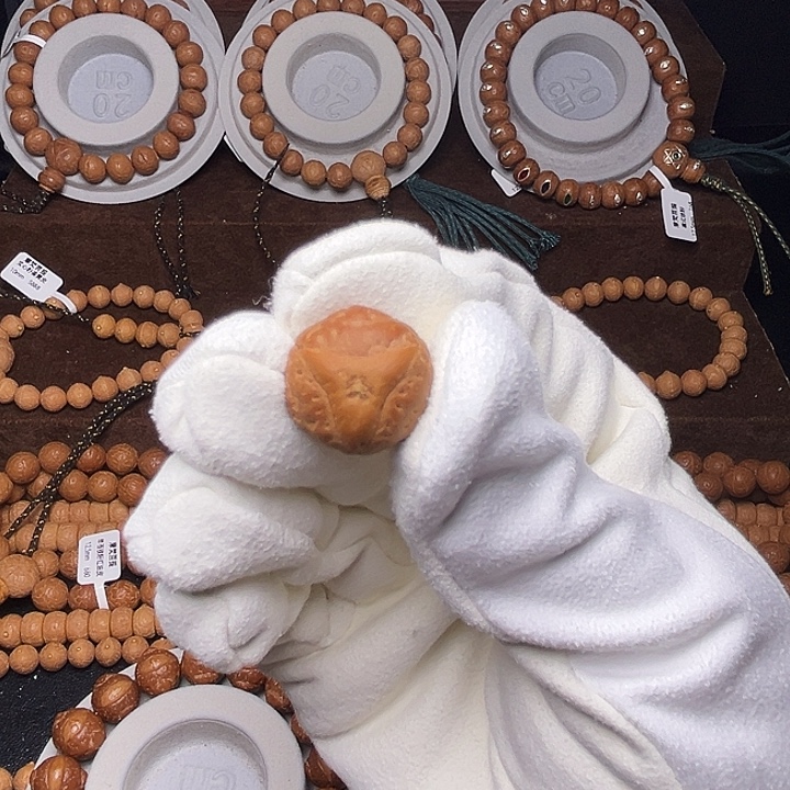 凤眼菩提把件泰坦龙