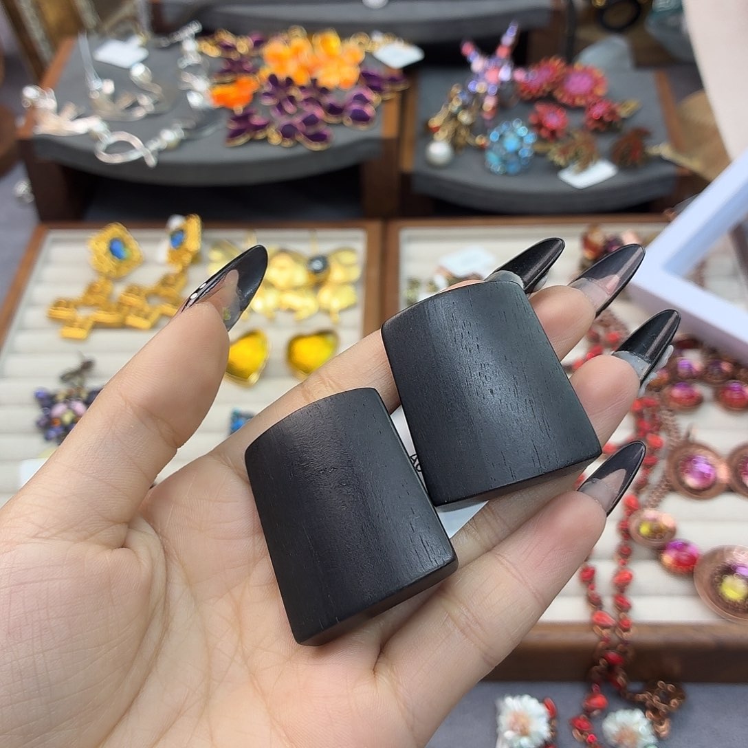 琉璃合金合金monies黑色耳夹 不退换