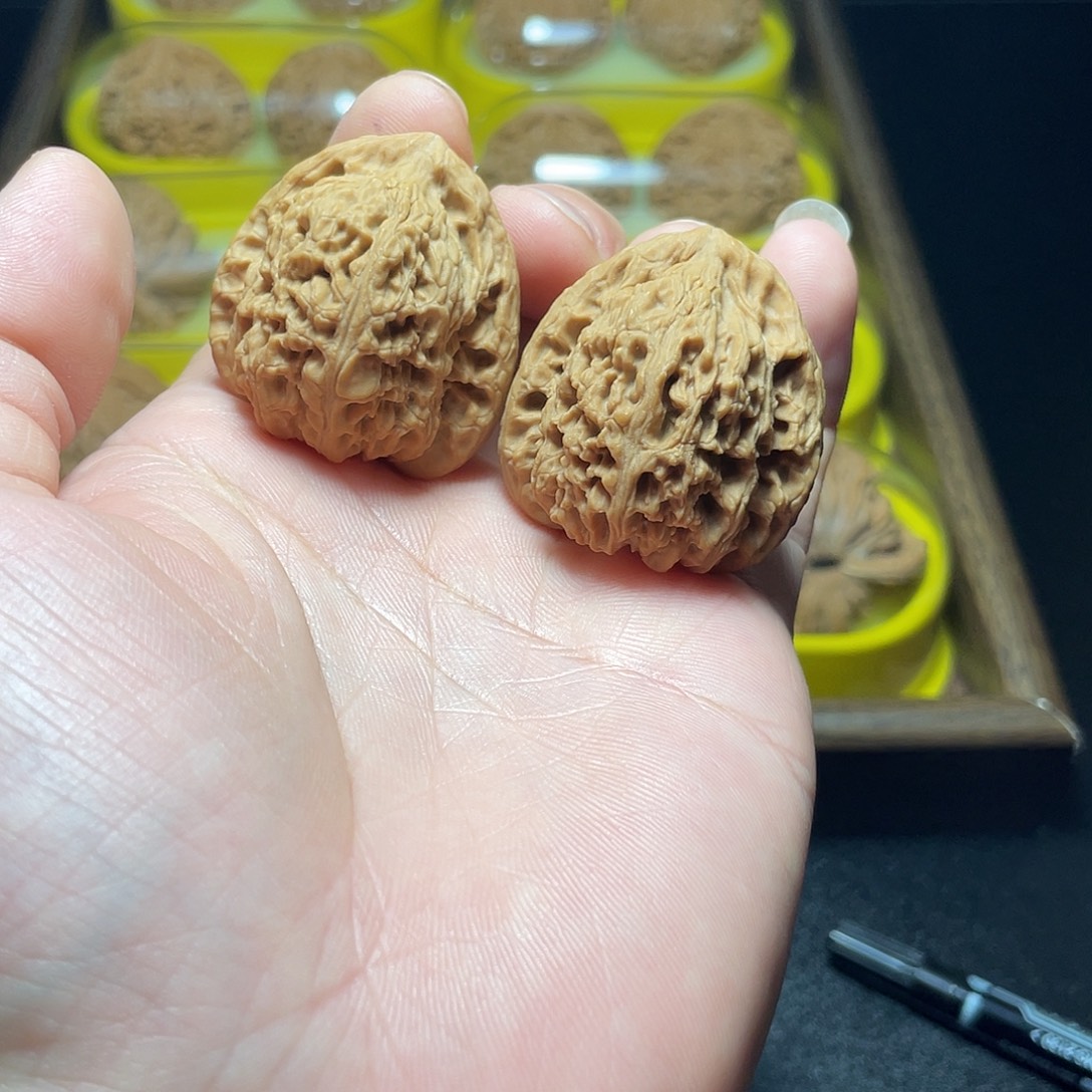 文玩核桃把件36尺南疆石