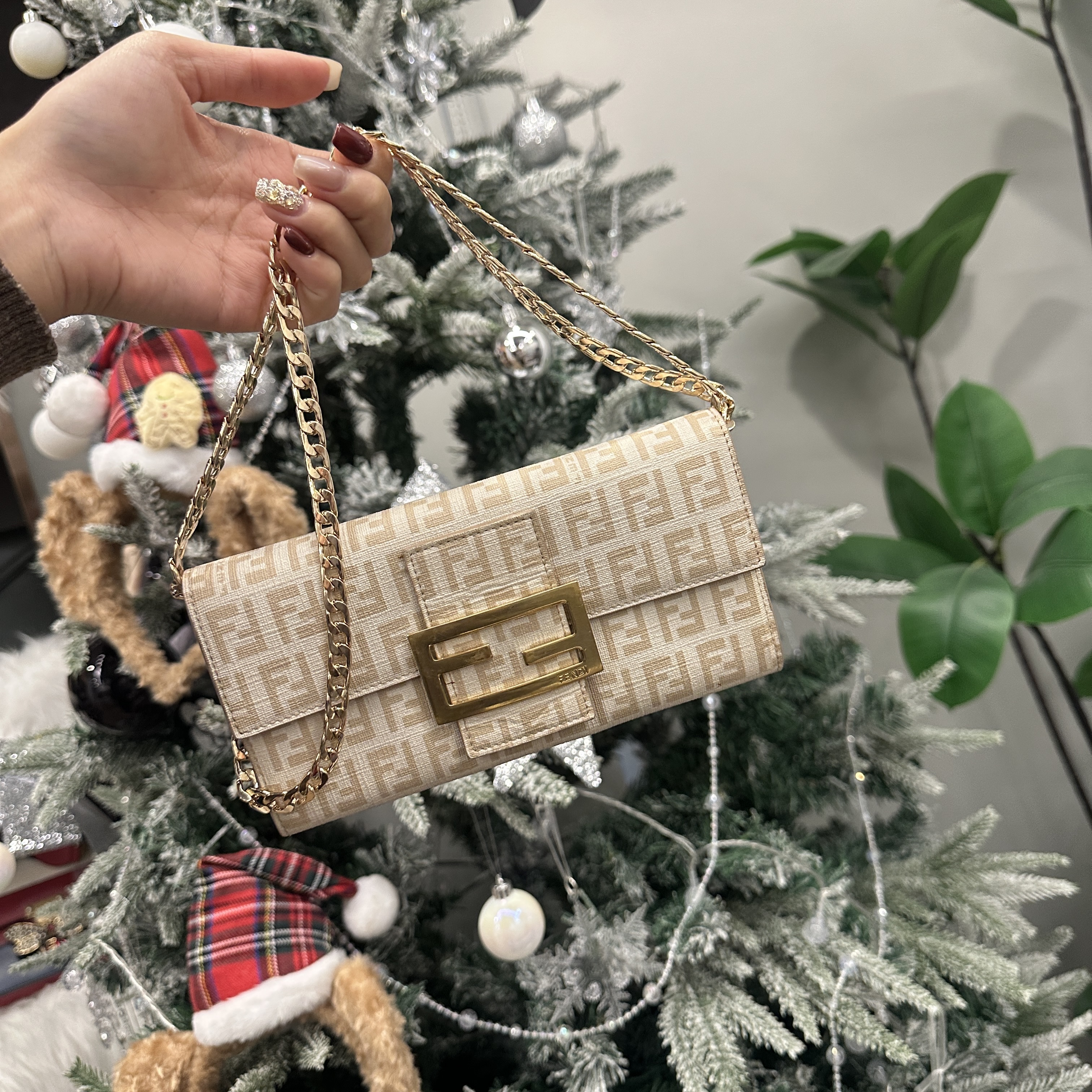 未使用 FENDI/芬迪 /象牙白/钱包