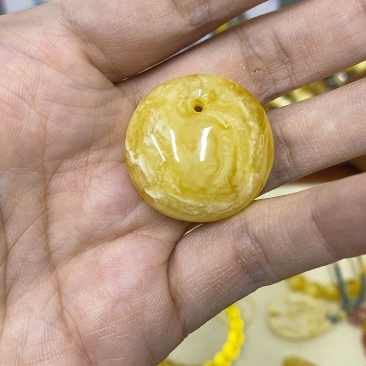 蜜蜡未镶嵌裸石吊坠