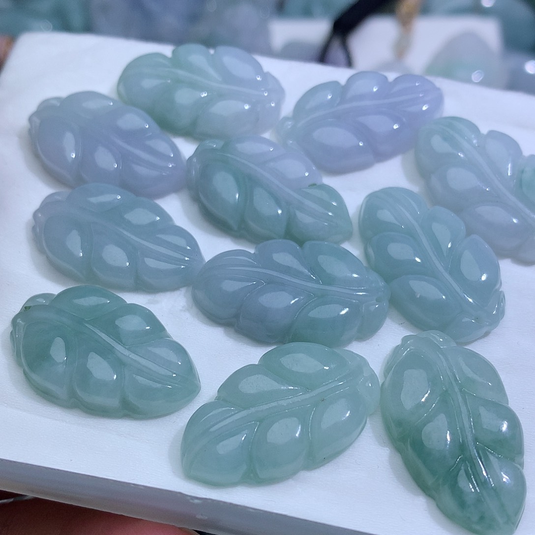 翡翠未镶嵌颈饰发1个