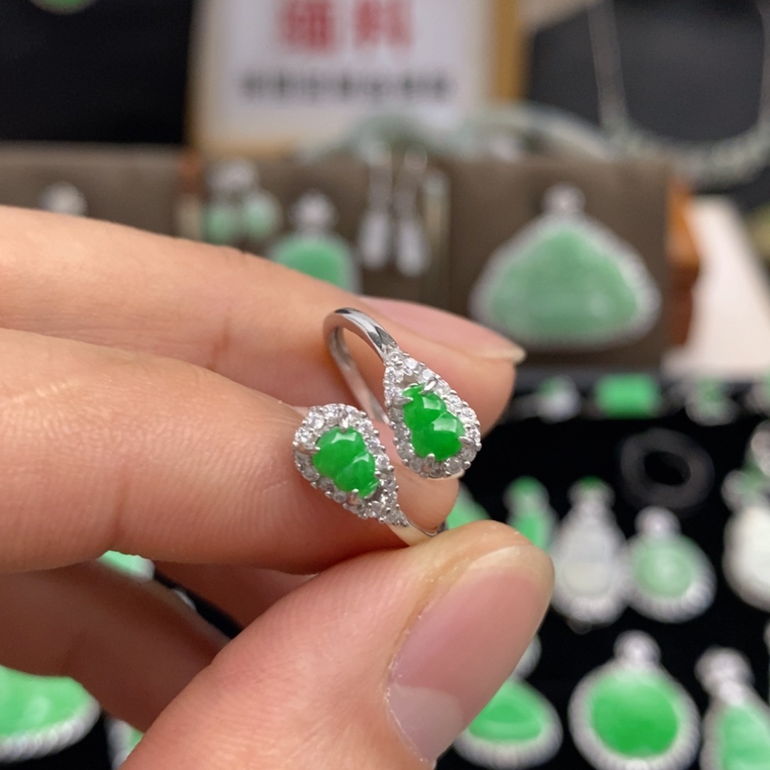 翡翠戒指银S925镶嵌天然翡翠