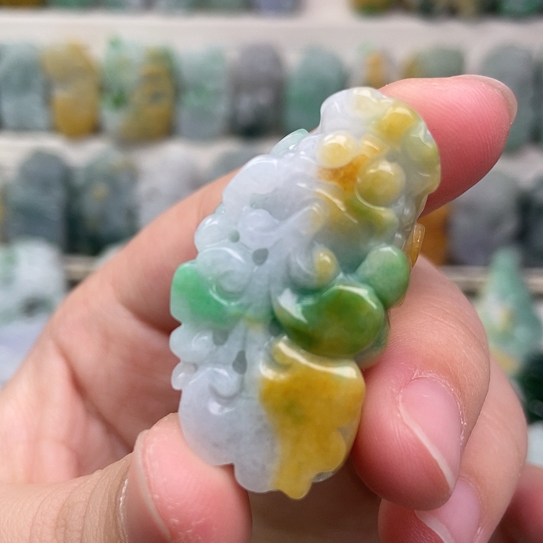 翡翠未镶嵌吊坠(赠链)