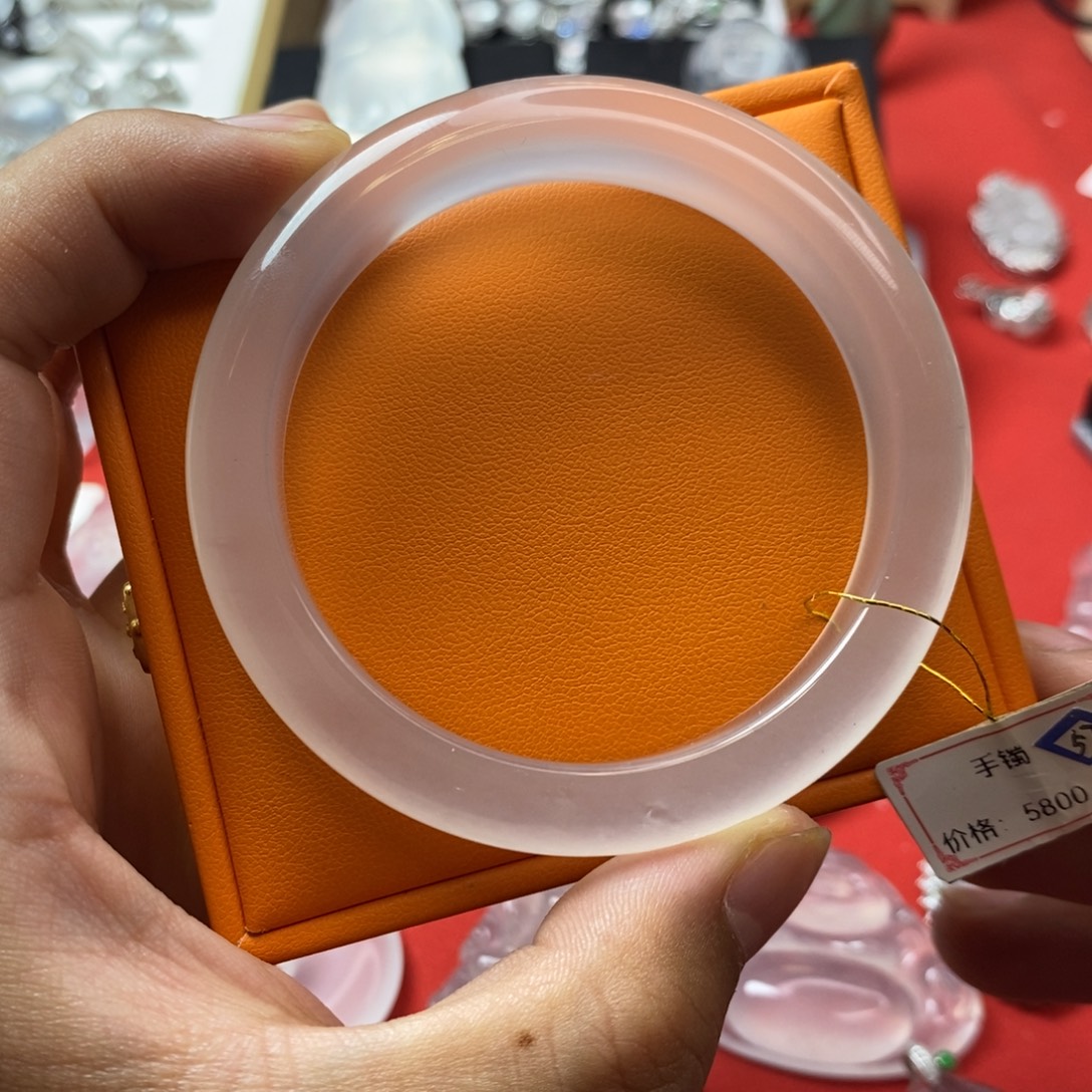 昆***行石英质玉未镶嵌吊坠