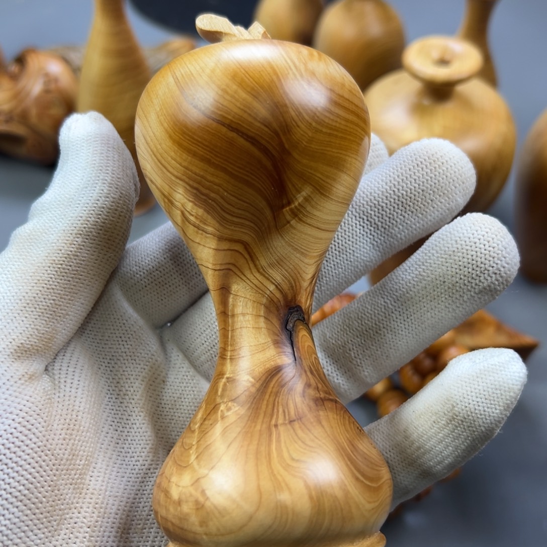 吴****柏木（崖柏）太行瑕疵瓶子