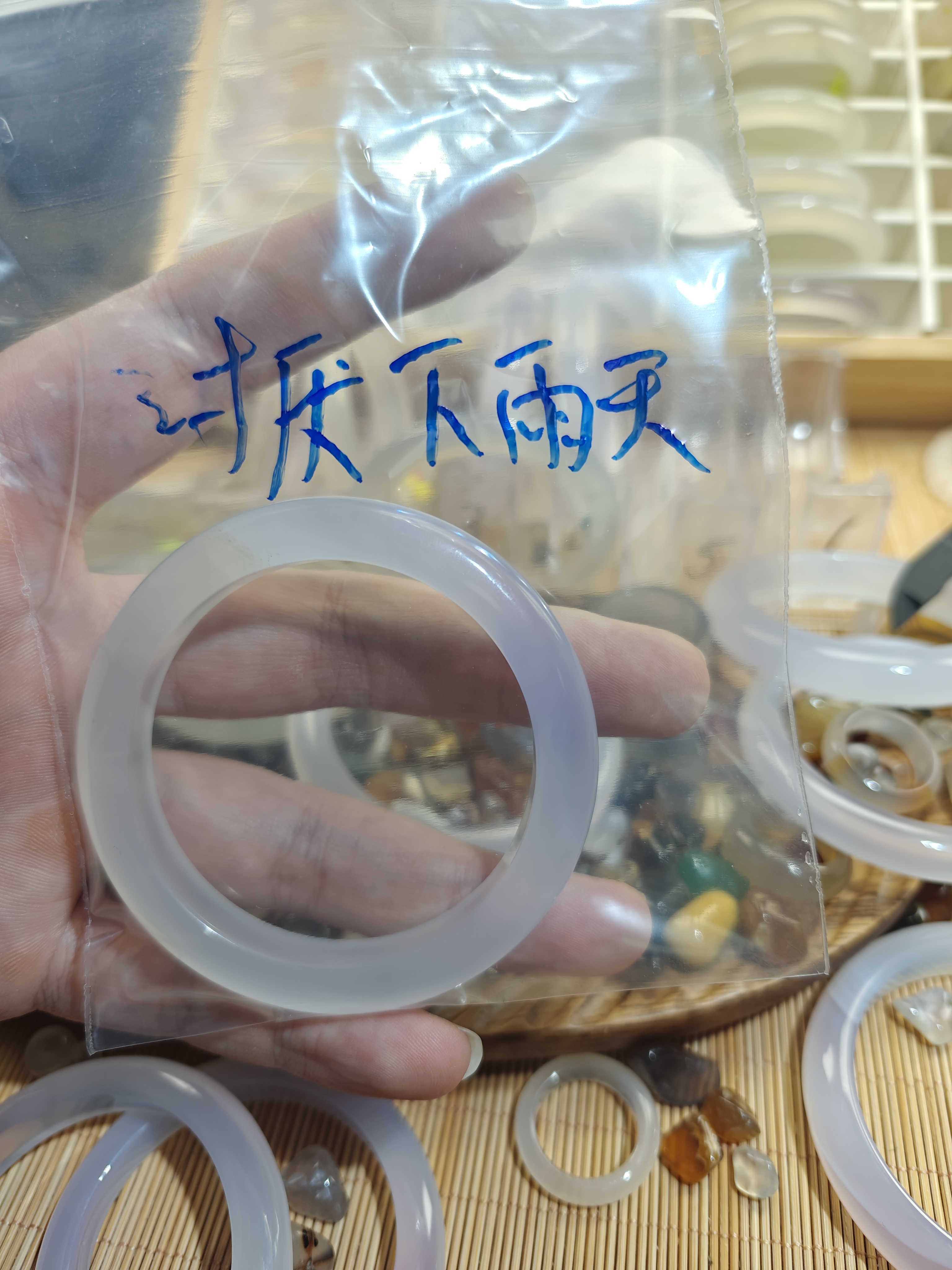 天然玛瑙手镯嘎嘎好