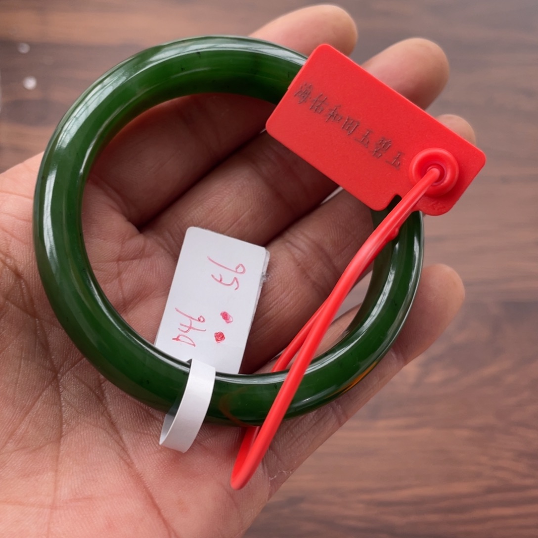 和田玉（碧玉）手镯未镶嵌m****o