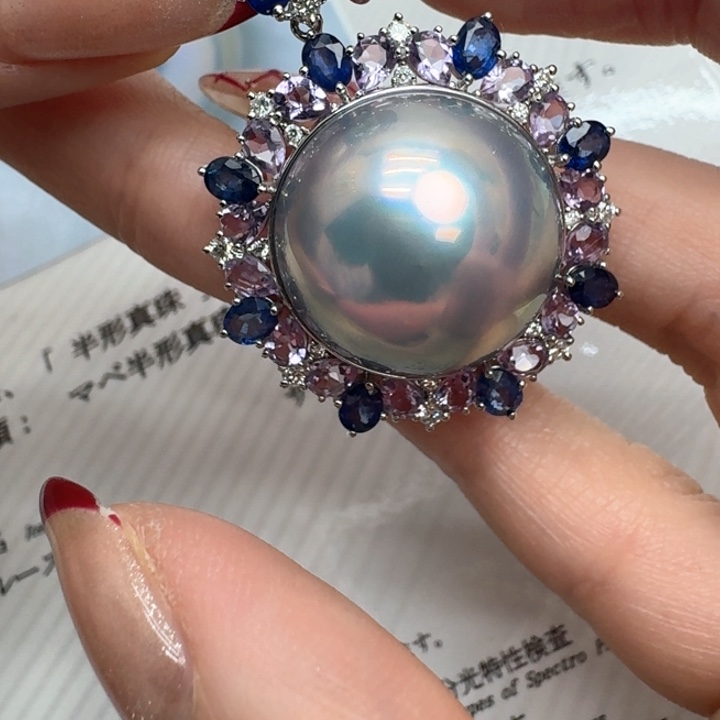 拼合珍珠（马贝珠）颈饰18K金镶嵌