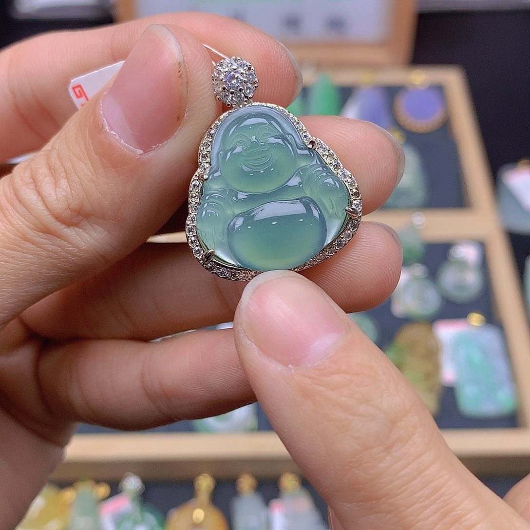 翡翠颈饰未镶嵌翡翠