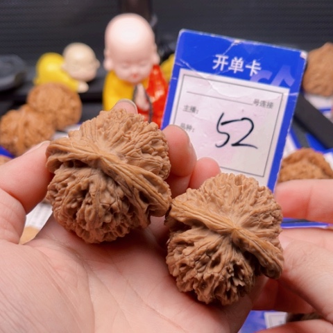 文玩核桃把件46大花 52