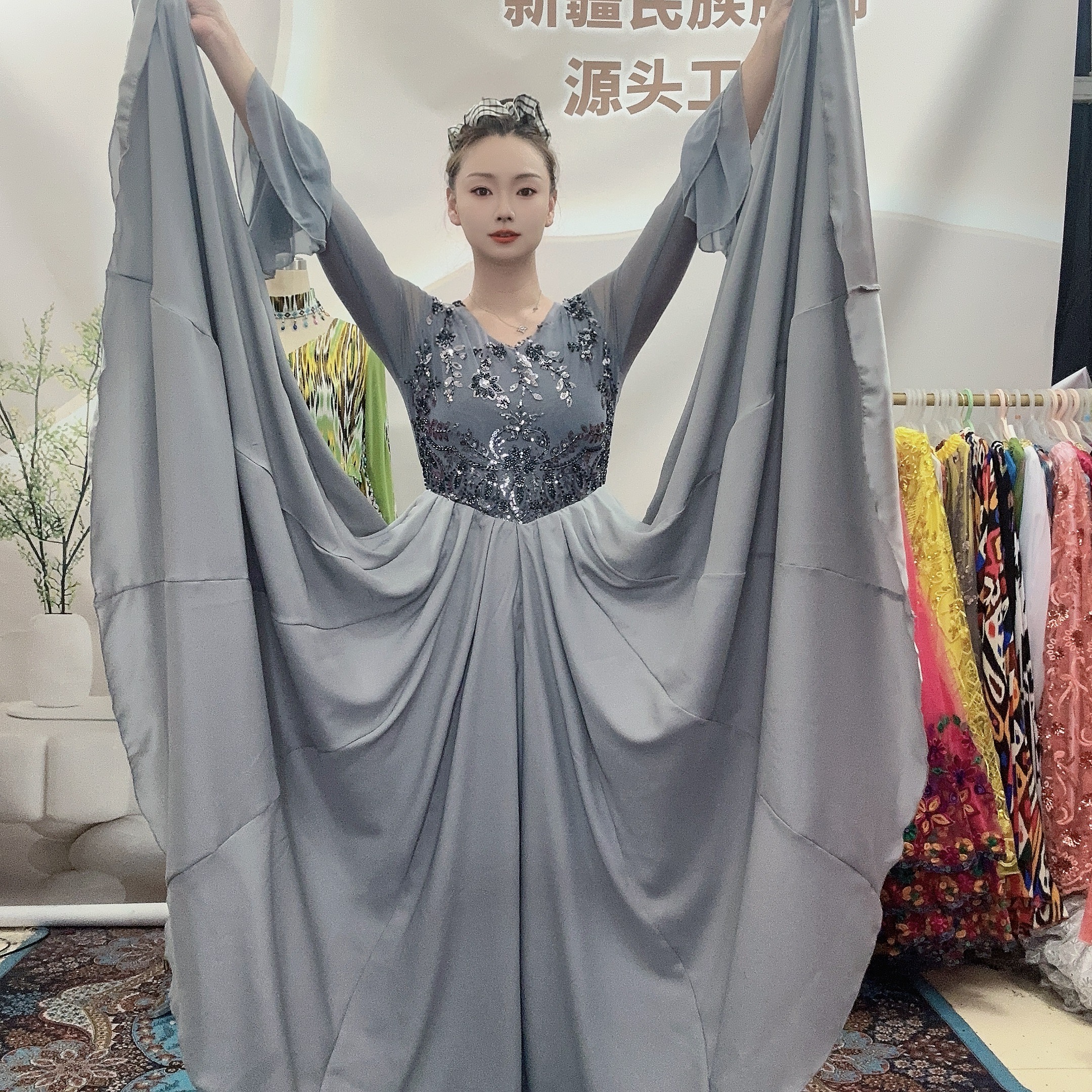 【厂家直销】新款缎面手工珠绣连衣裙/新疆民族风大摆裙