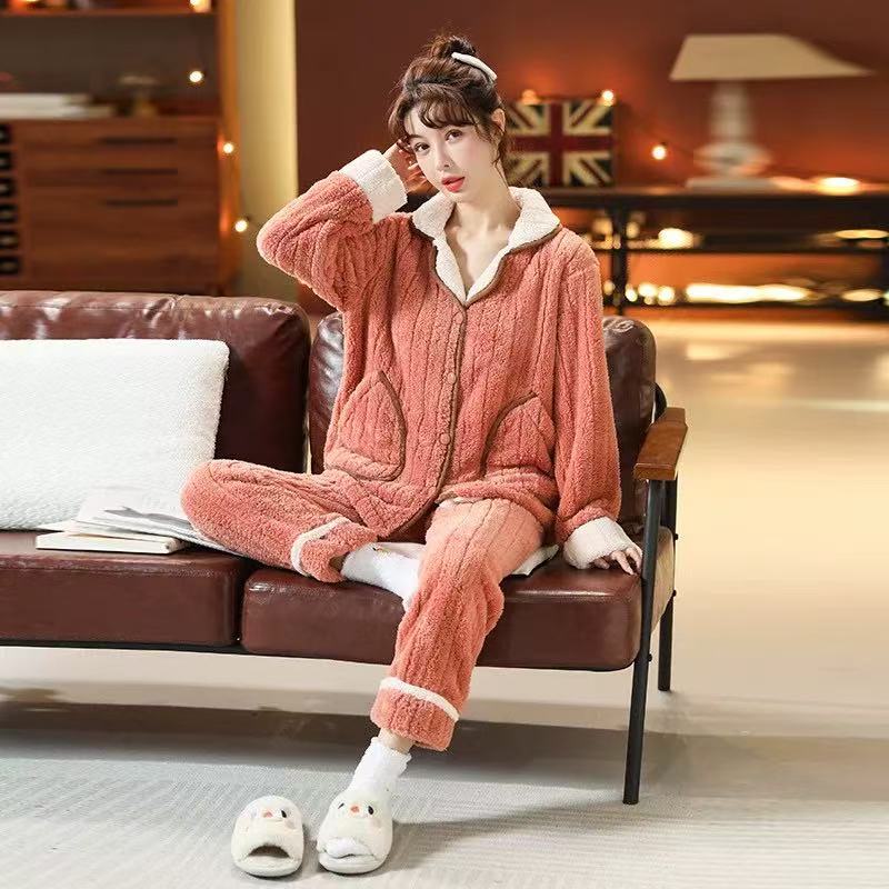 冬季加厚珊瑚绒女士睡衣 