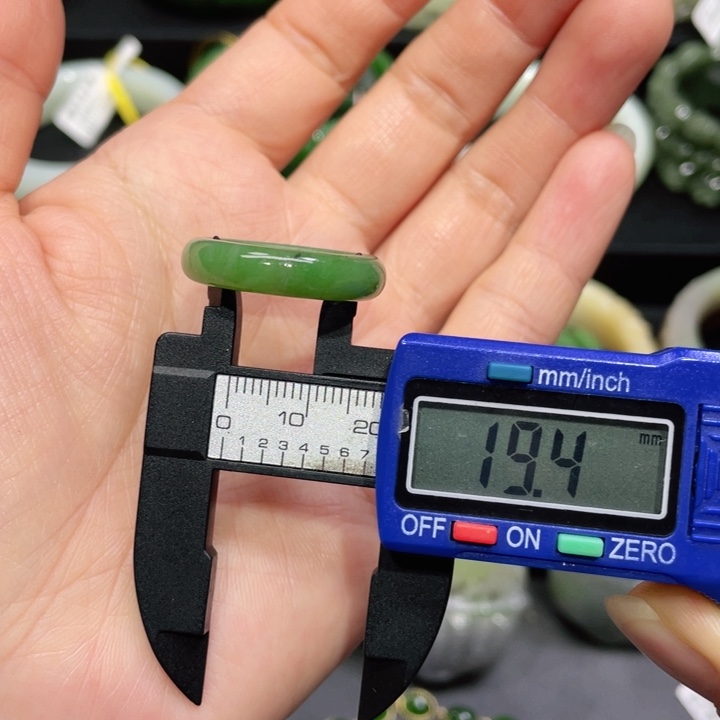 和田玉手镯57圈口 编号4未镶嵌