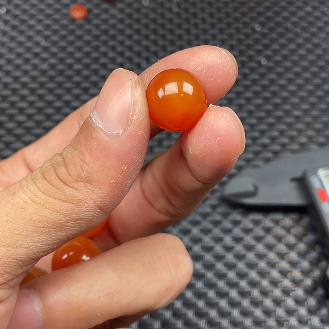 南红玛瑙未镶嵌樱桃红单珠卡14圆珠一颗