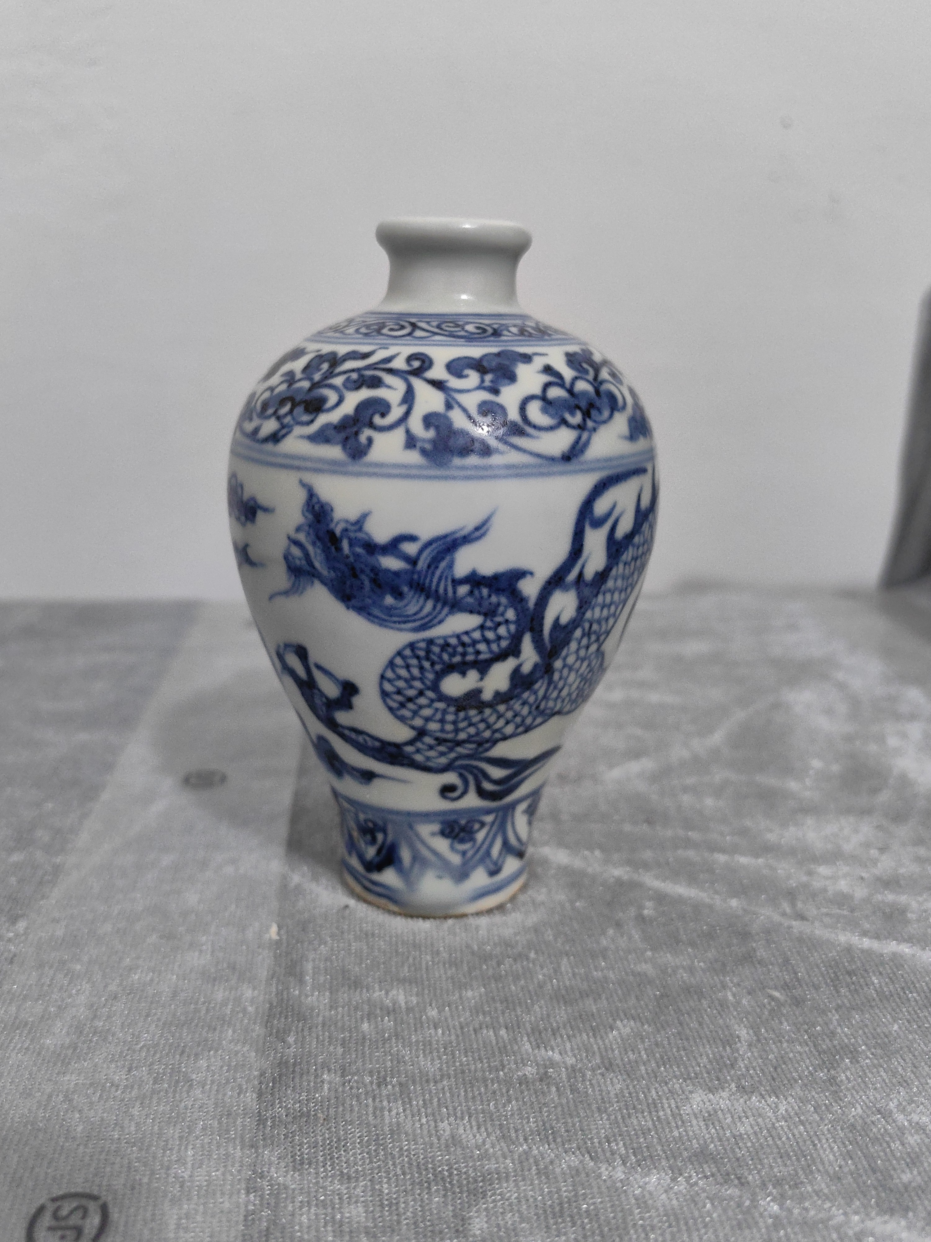 青花手绘小梅瓶花瓶