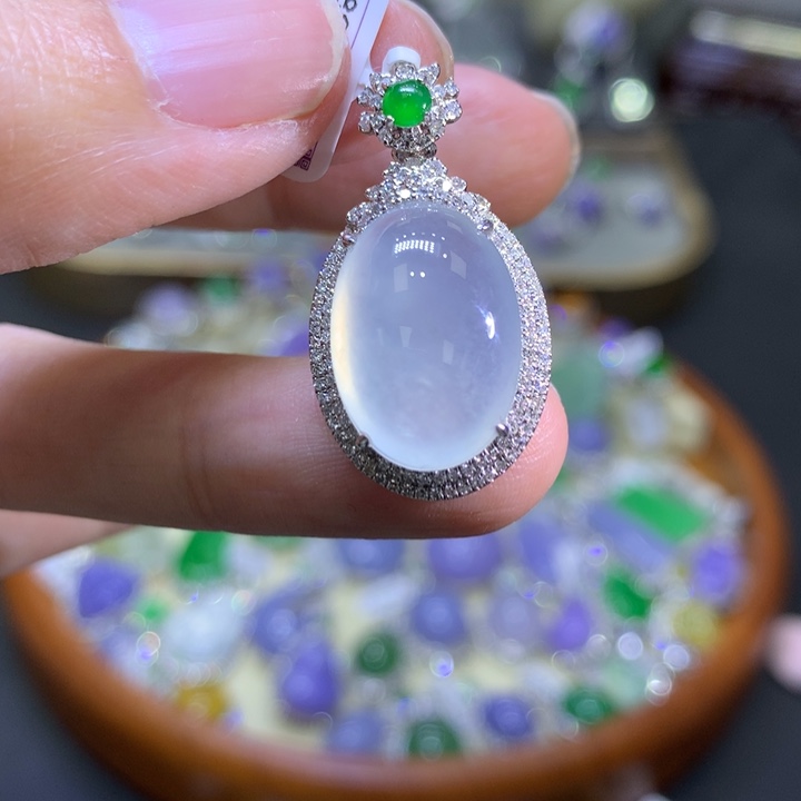 翡翠颈饰18K金镶嵌翡翠吊坠项链