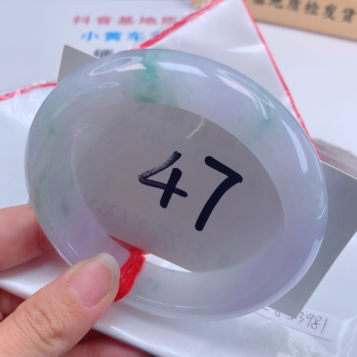 翡翠手镯未镶嵌大轮胎微瑕