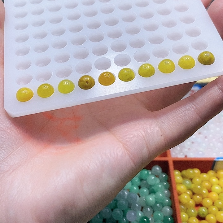 翡翠散珠冰鸡油黄卡8 