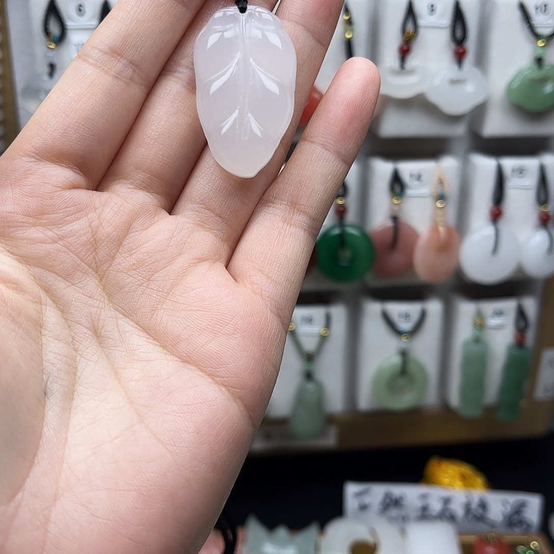 石英质玉未镶嵌颈饰