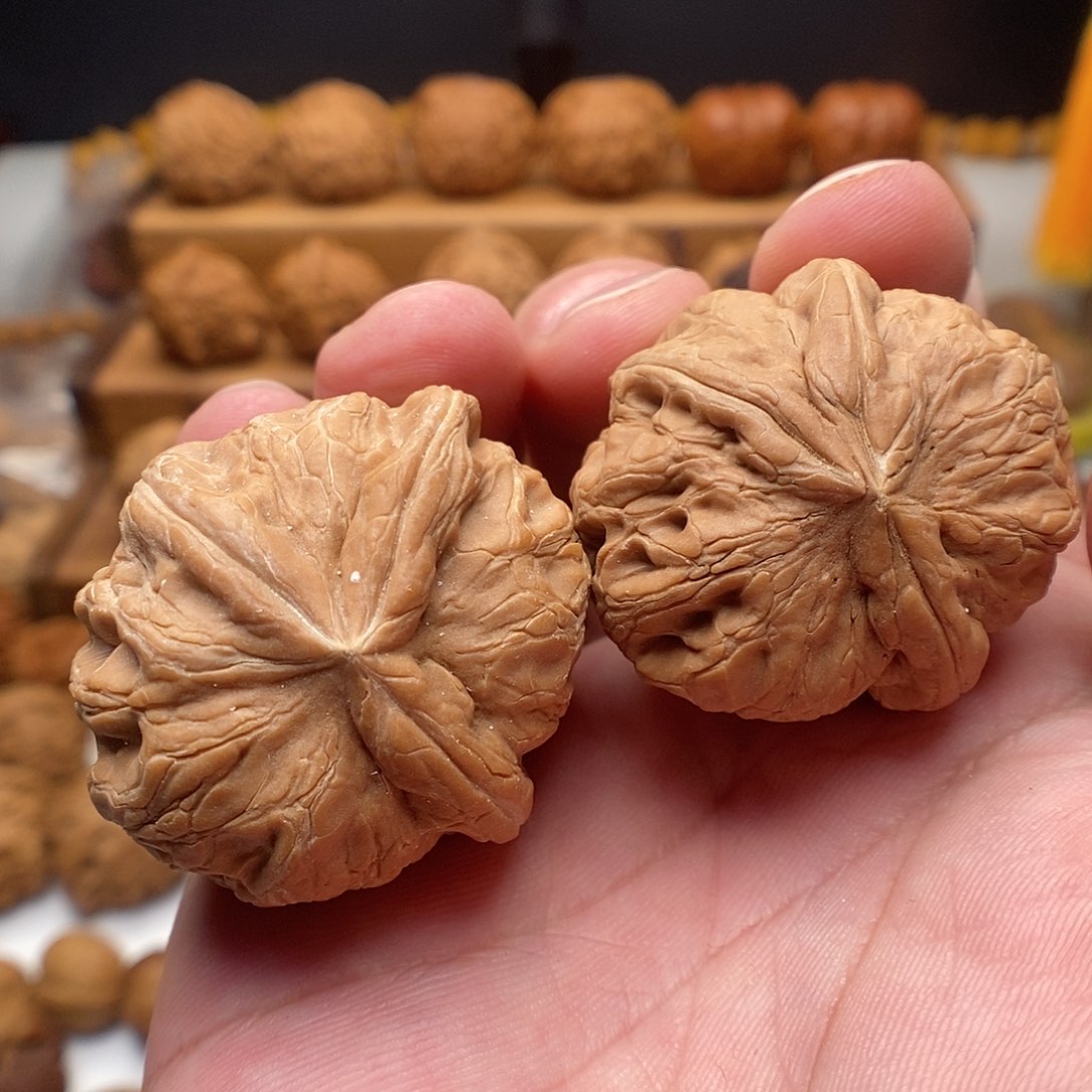 文玩核桃吊坠元宝三棱