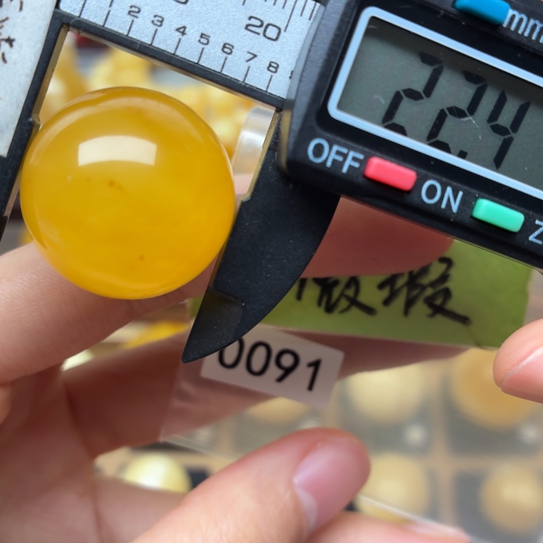 B***O琥珀未镶嵌裸石蜜蜡微瑕