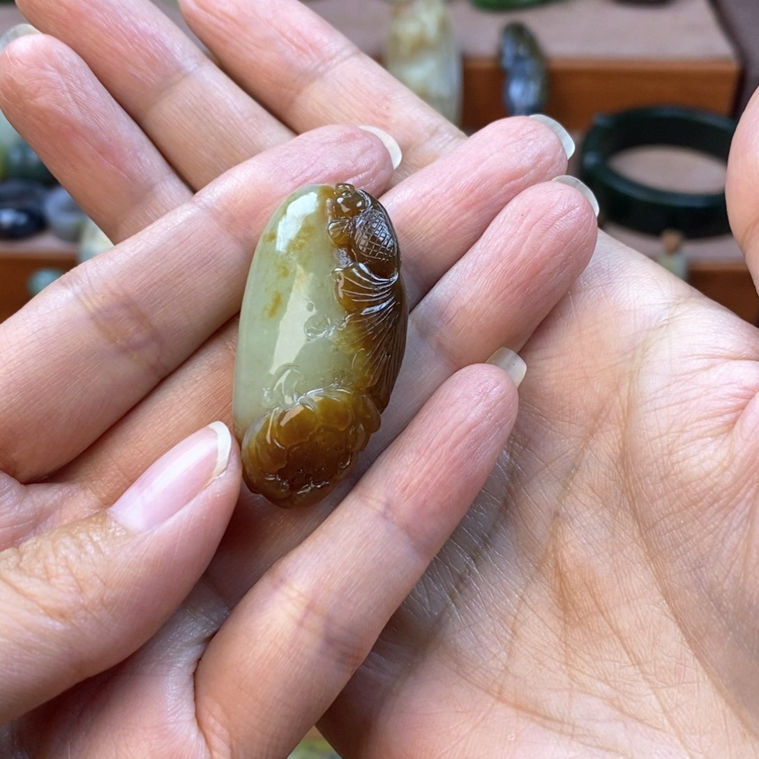 和田玉颈饰未镶嵌定制