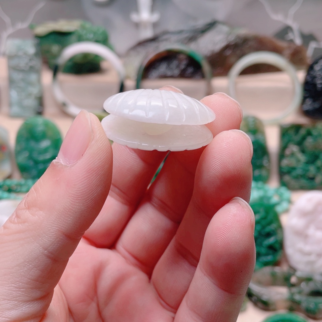 独山玉未镶嵌颈饰