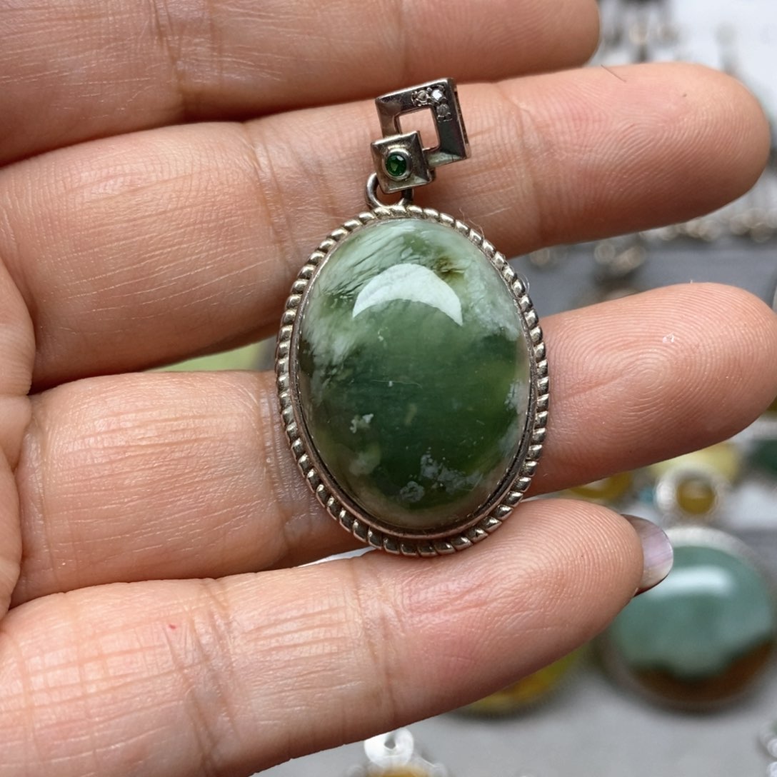 蛇纹石玉吊坠银S925镶嵌