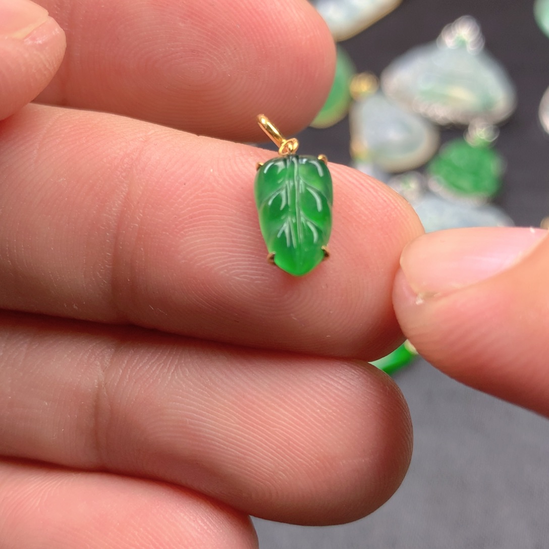 【闪购商品】颈饰18K金镶嵌翡翠翡翠