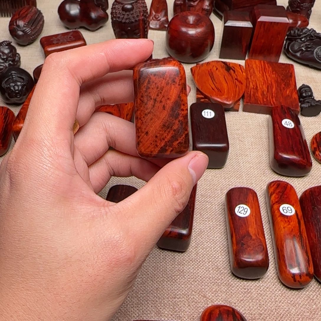 檀香紫檀（小叶紫檀）云**山