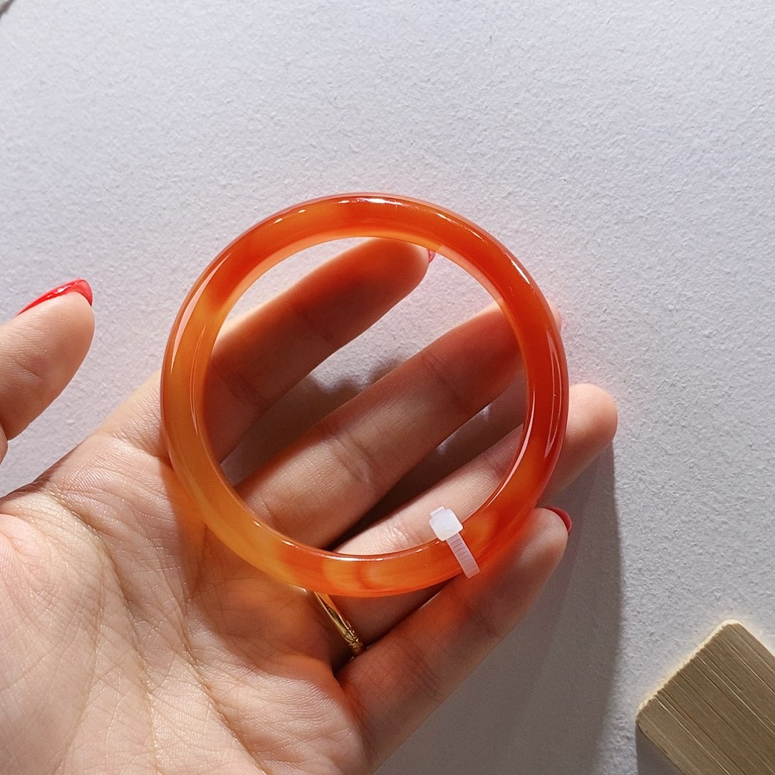 玛瑙/玉髓手镯未镶嵌56