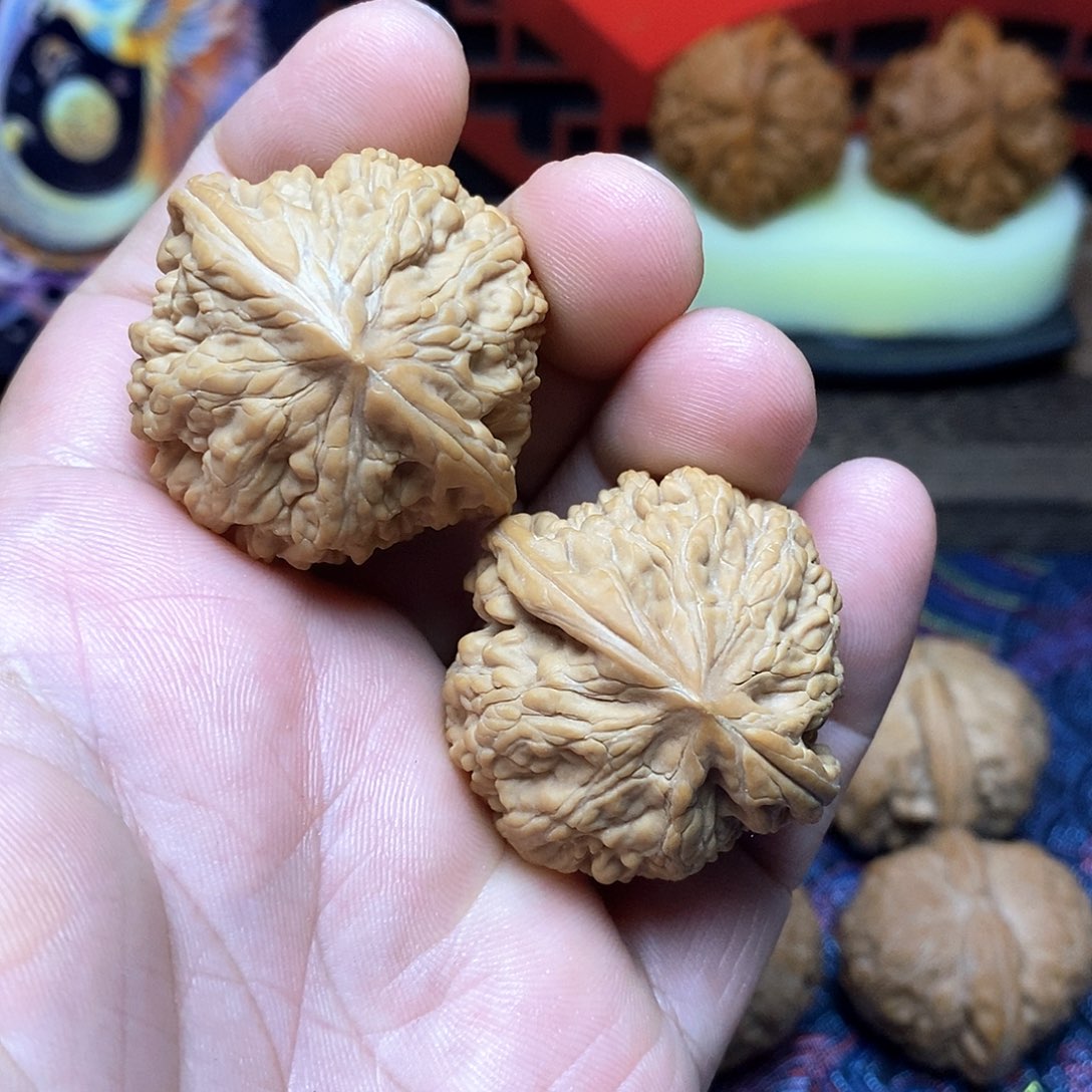 把件文玩核桃牡丹纹