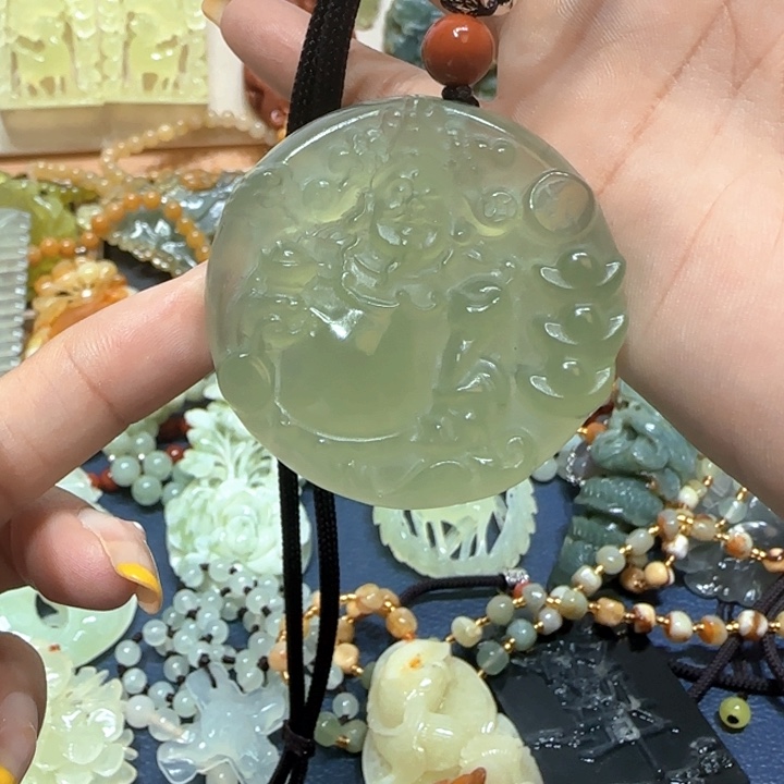 未镶嵌蛇纹石玉吊坠