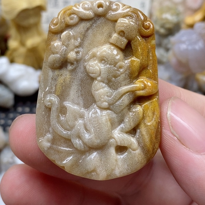 颈饰未镶嵌硅化珊瑚（珊瑚玉）有瑕