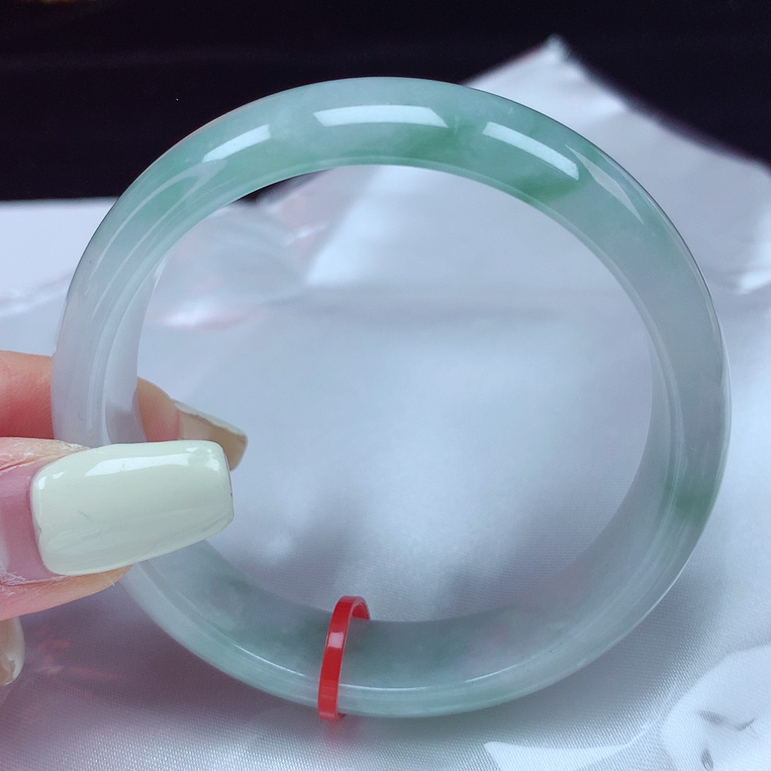 翡翠手镯未镶嵌54圈