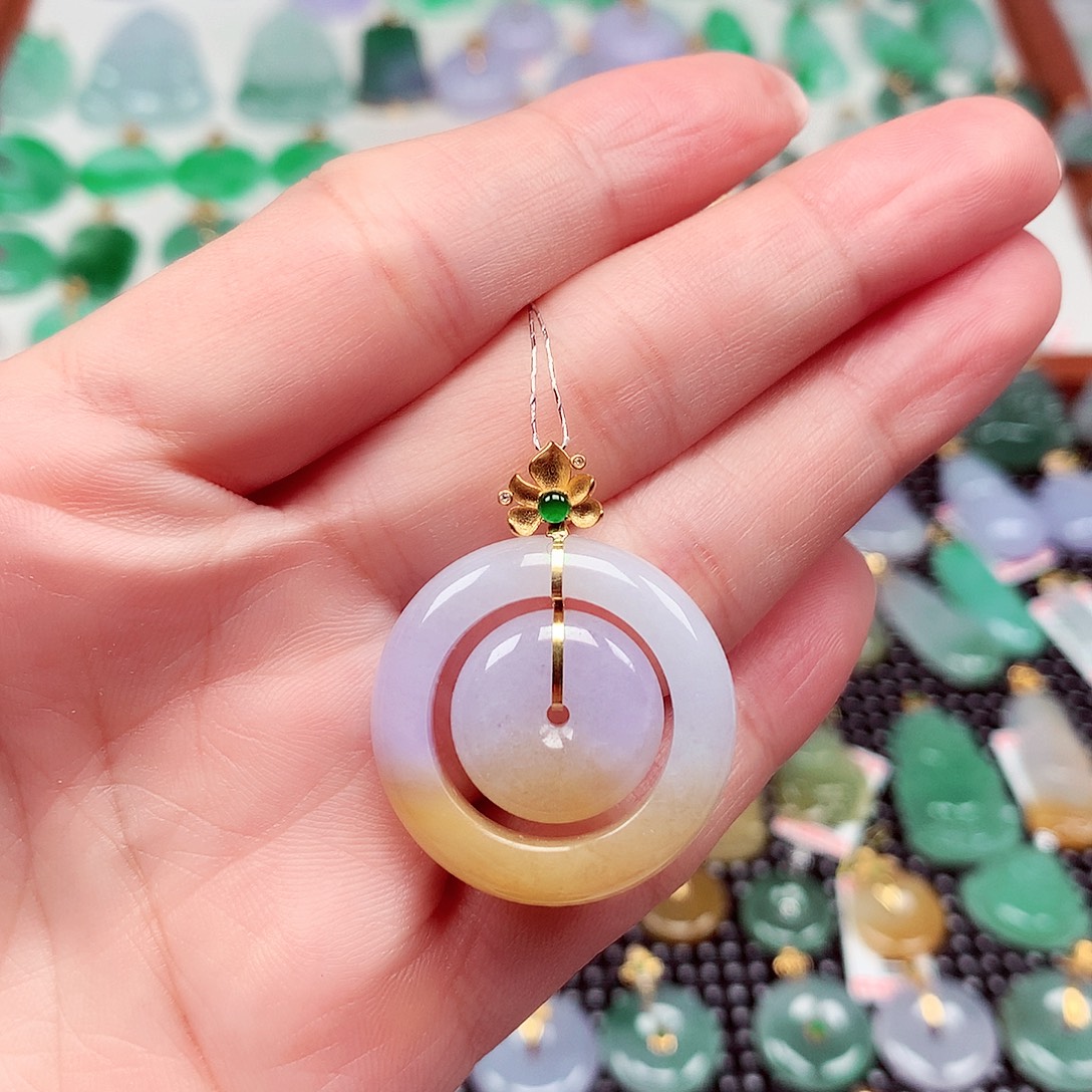 翡翠18K金镶嵌颈饰