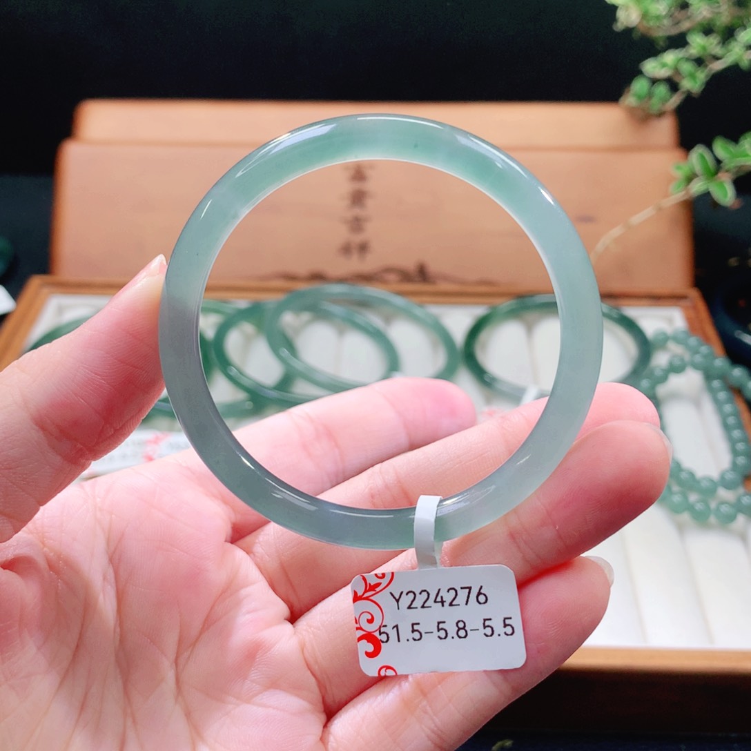 翡翠手镯（圆镯）未镶嵌