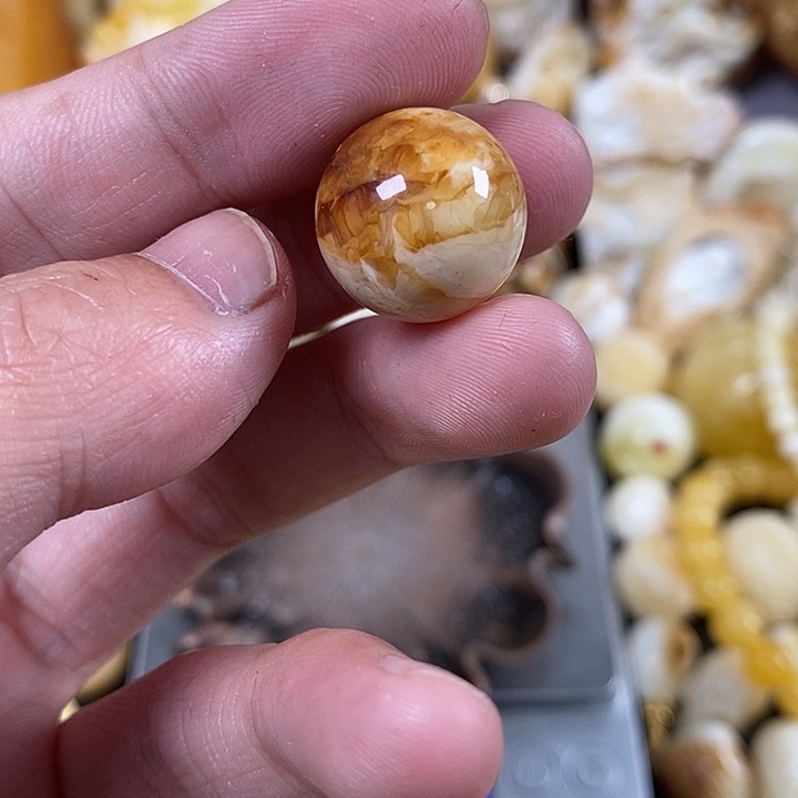 琥珀裸石未镶嵌我