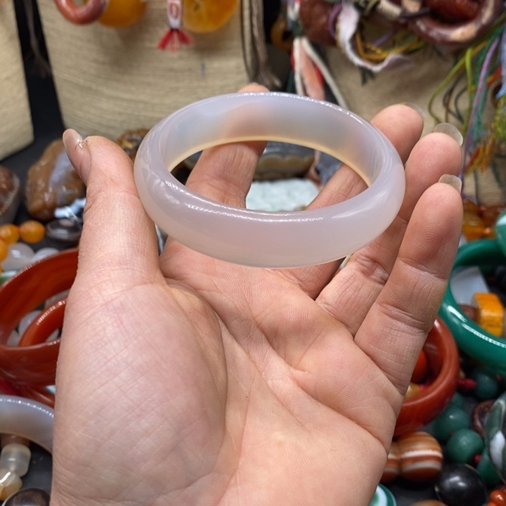 玛瑙/玉髓颈饰未镶嵌宝**姑