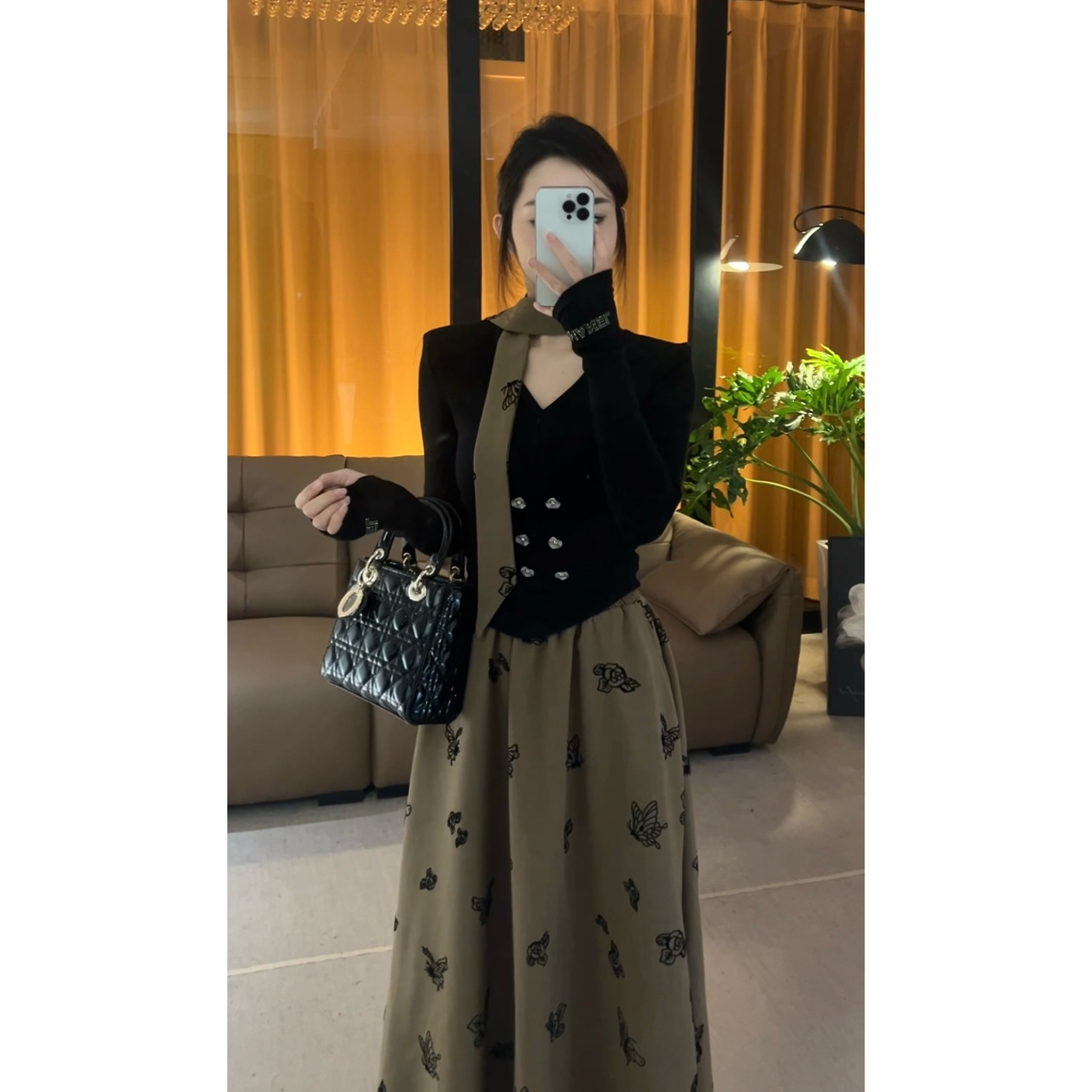 【秋秋】2025春季时尚百搭新款咖色蝴蝶玫瑰伞裙套装1051+8089