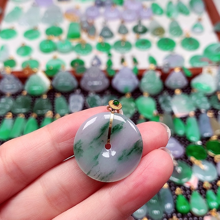 翡翠18K金镶嵌颈饰