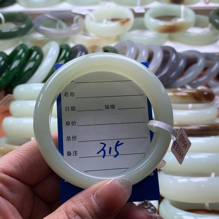 和田玉手镯未镶嵌