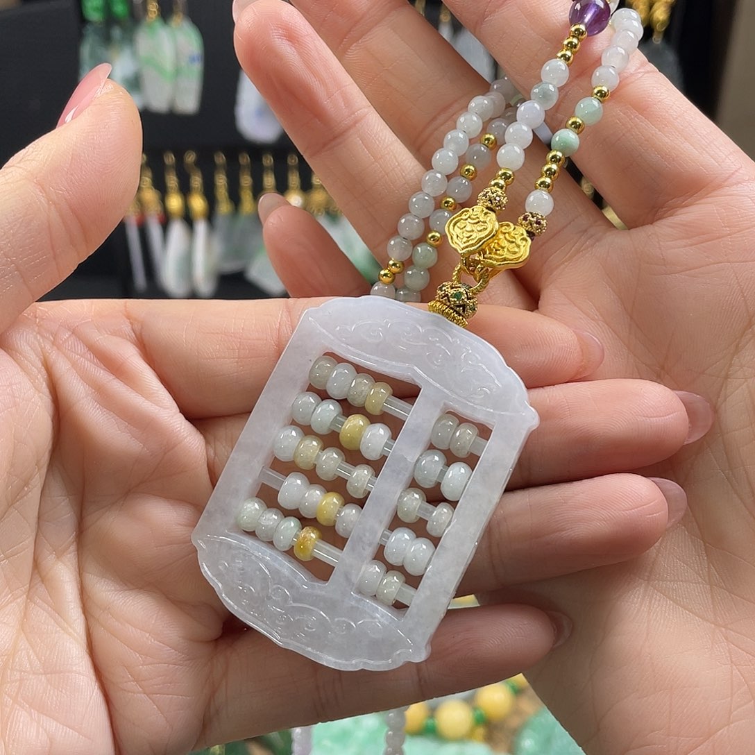 翡翠未镶嵌颈饰待编织