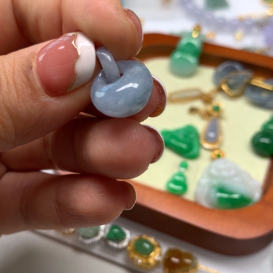 翡翠颈饰未镶嵌翡翠