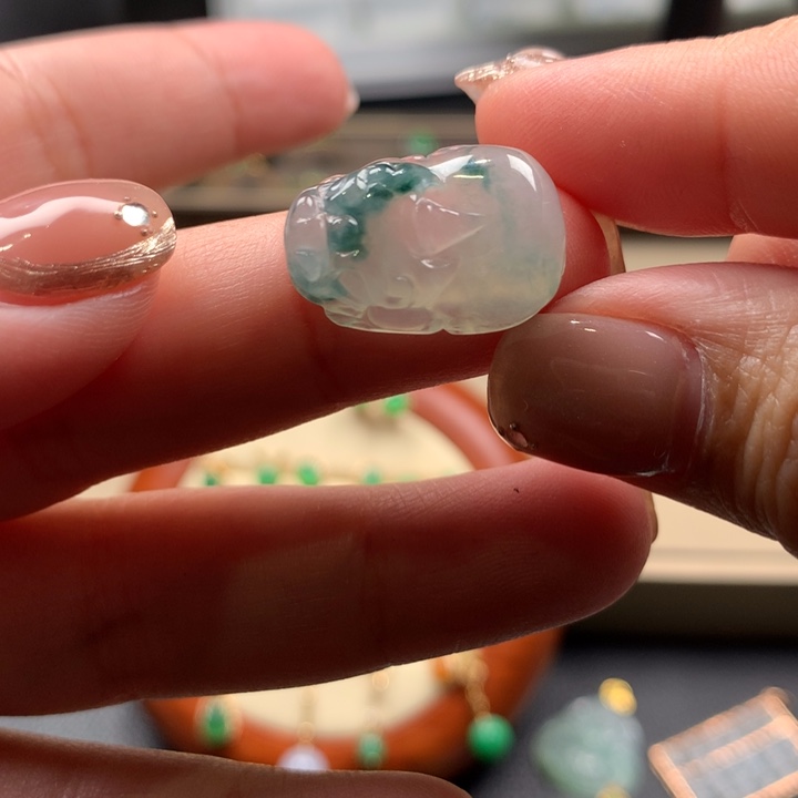 翡翠颈饰未镶嵌翡翠