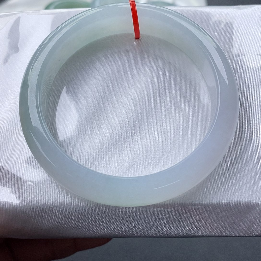 雨***e翡翠未镶嵌手镯5657