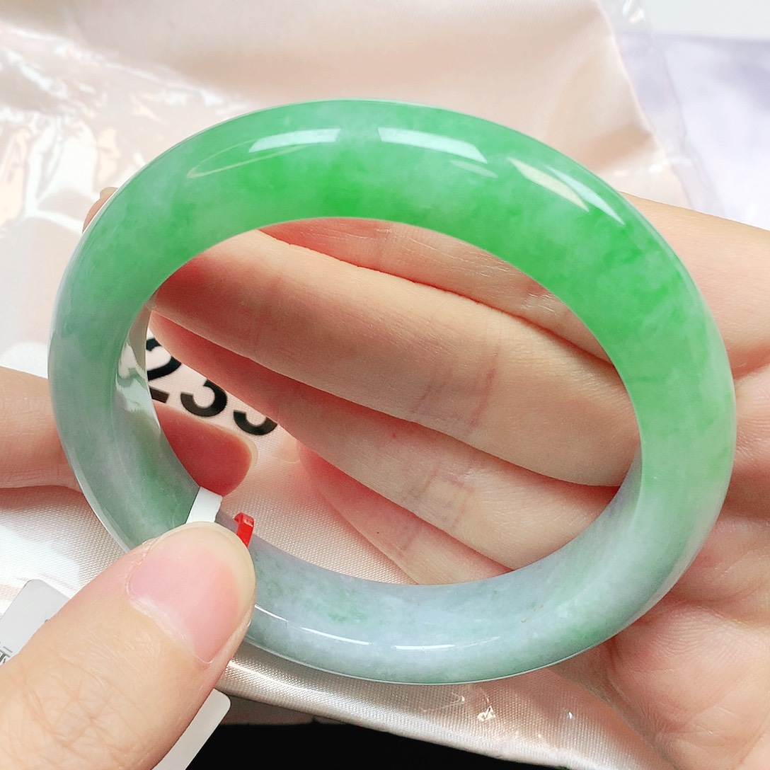 翡翠手镯未镶嵌抖音233