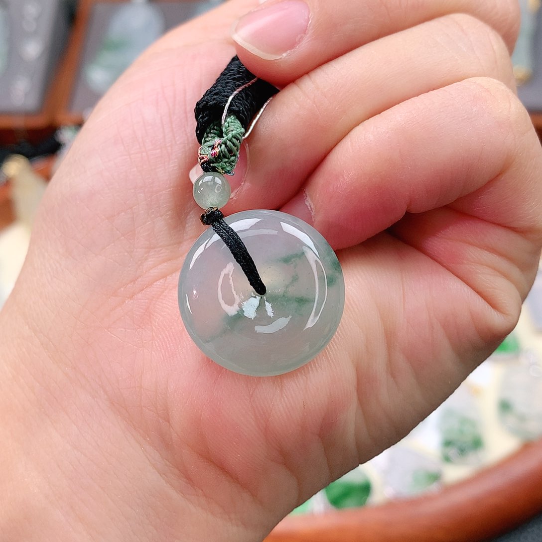 颈饰未镶嵌翡翠平安扣