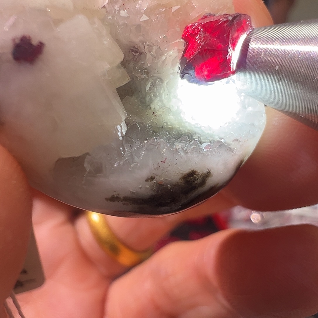 天然辰砂乌晶砂水晶底吊坠